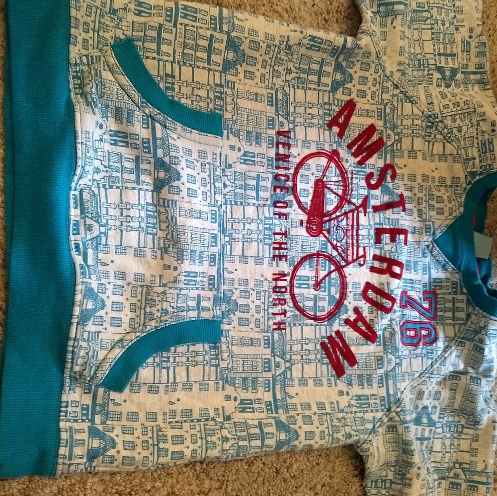 Tee shirt